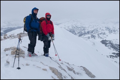 TJ and ?? on top of Quartz Ridge part of the Great Divide Line - Rocky Mountains - photo Tomasz http://rdvnature.com - rendez vous nature & aventure