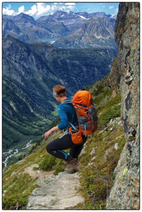 Tour du Mont Blanc 2014 - descente depuis la fenetre d'Arpete - photo Tomasz rdvnature.com