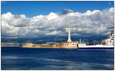 Cycling Sicilia - Messina : the door to Calabria - photo Tomasz rdvnature.com