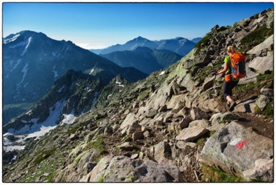 Corsica, GR20 sous la breche de Capitellu, en direction de refuge Petra Piana - photo Tomasz http://rdvnature.com