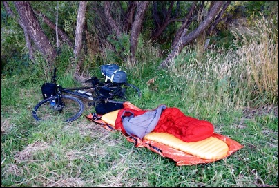 bivvy on the shore of Wakatipu lake in New Zealand - photo Tomasz http://rdvnature.com