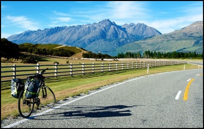Cycling from Glenorchy to Queenstown in New Zealand - photo Tomasz http://rdvnature.com