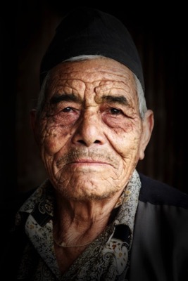 Old Nepali soldier in high valley, photo Tomasz http://rdvnature.com